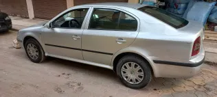 سكودا اوكتافيا A4 2003 أبيض مستعملة للبيع