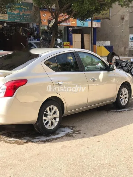 Nissan Sunny 2019 Gold Used for Sale - 1