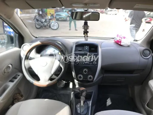Nissan Sunny 2019 Gold Used for Sale - 4
