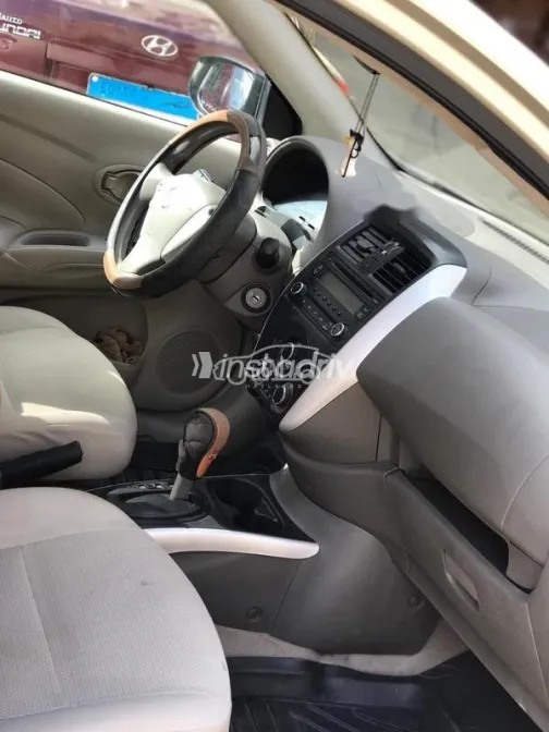 Nissan Sunny 2019 Gold Used for Sale - 5