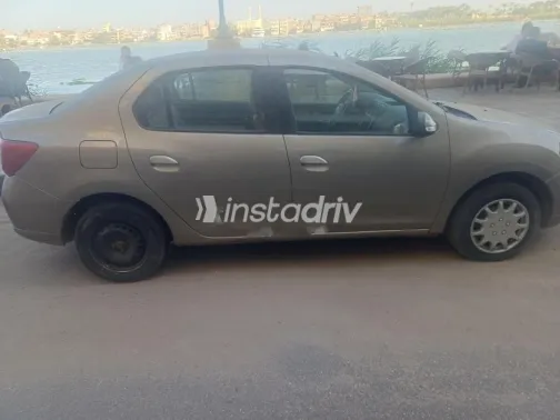 Renault Logan 2016 Gold Used for Sale - 4
