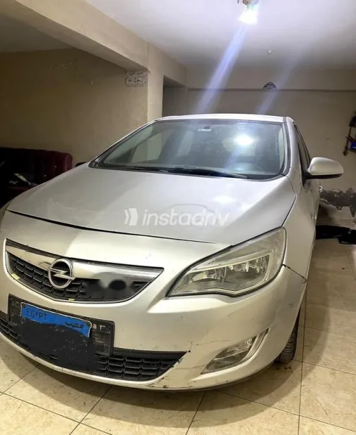 Opel Astra 2012 Silver Used for Sale - 4