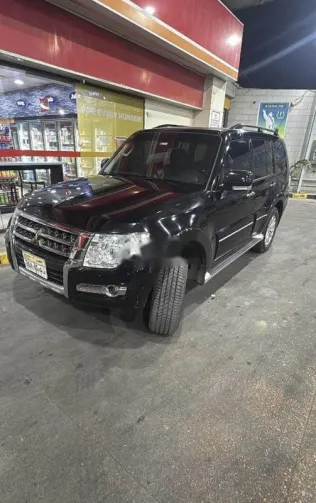 ميتسوبيشي باجيرو 2019 أسود مستعملة للبيع
