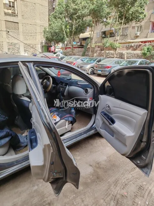 نيسان صنى 2013 برونزي مستعملة للبيع - 8