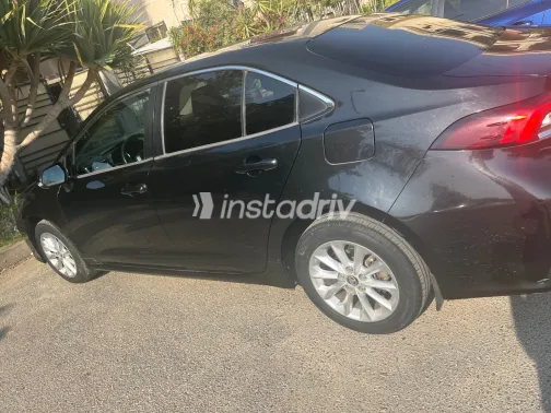 تويوتا كورولا 2020 أبيض مستعملة للبيع - 5