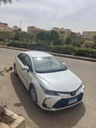 تويوتا كورولا 2023 أبيض مستعملة للبيع
