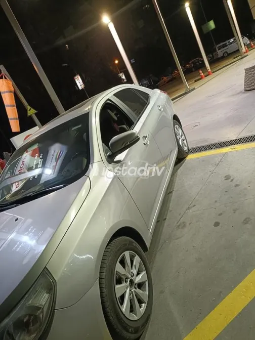 Chevrolet Optra 2023 White Used for Sale - 3