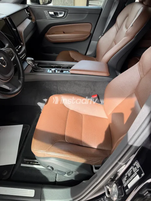 فولفو XC60 2021 أبيض مستعملة للبيع - 4
