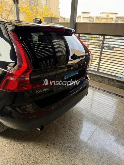 فولفو XC60 2021 أبيض مستعملة للبيع - 7