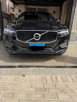فولفو XC60 2021 أبيض مستعملة للبيع