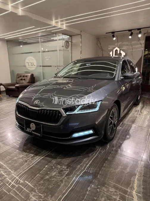 Skoda Octavia 2021 Gray Used for Sale - 1