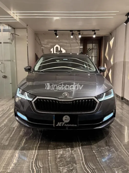 Skoda Octavia 2021 Gray Used for Sale - 2
