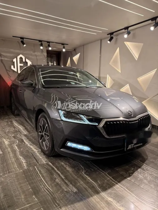 Skoda Octavia 2021 Gray Used for Sale - 3