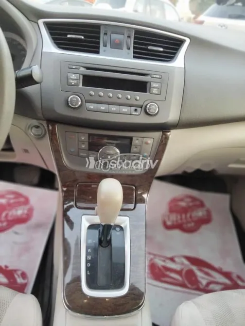 Nissan Sentra 2019 Gold Used for Sale - 8