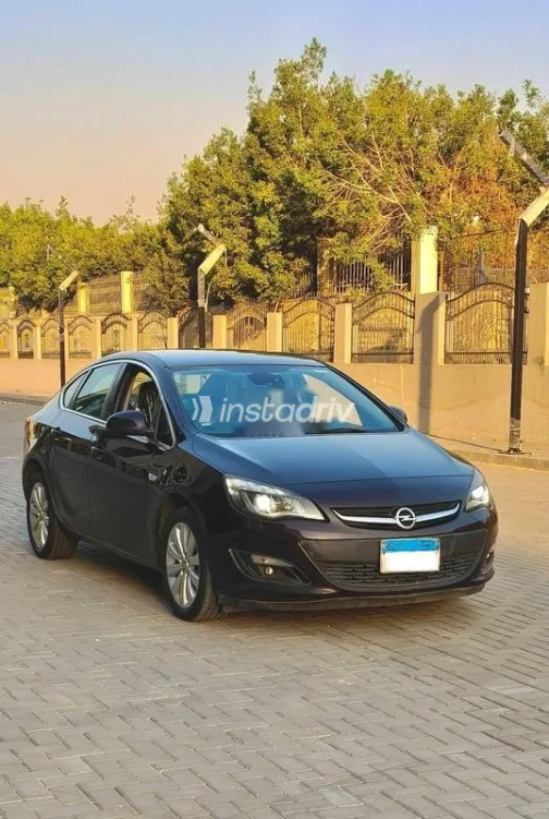 Opel Astra 2013 Brown Used for Sale - 1