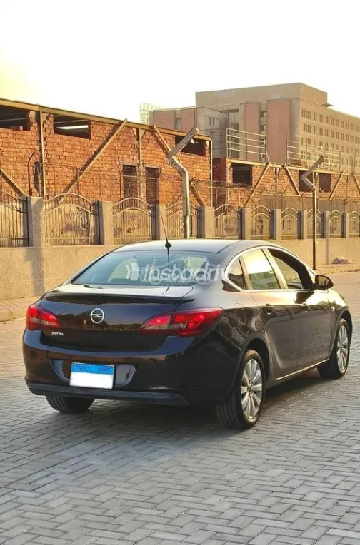 Opel Astra 2013 Brown Used for Sale - 4