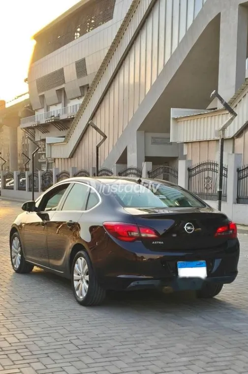 Opel Astra 2013 Brown Used for Sale - 5