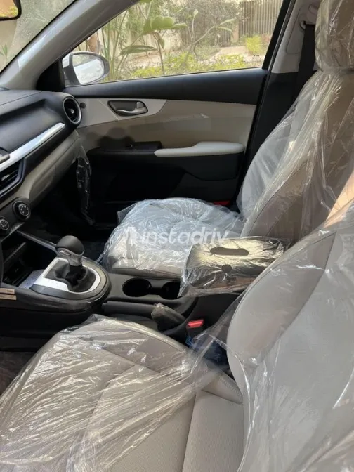 Kia Cerato 2024 White Used for Sale - 3