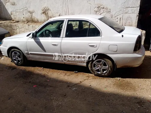 Hyundai Verna 2009 White Used for Sale - 2