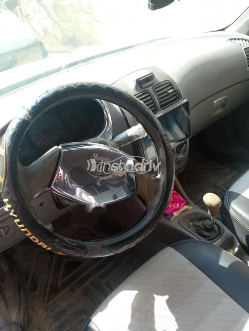 Hyundai Verna 2009 White Used for Sale - 3