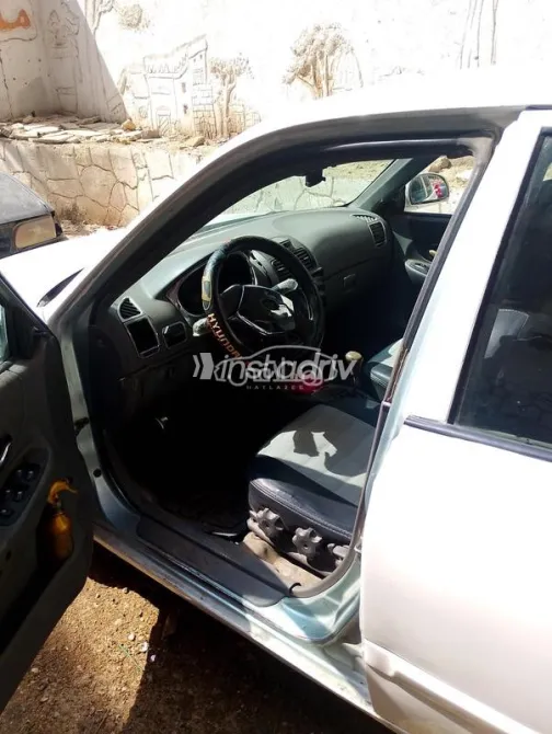Hyundai Verna 2009 White Used for Sale - 5