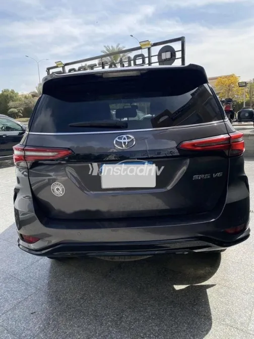 Toyota Fortuner 2025 Gray Used for Sale - 5