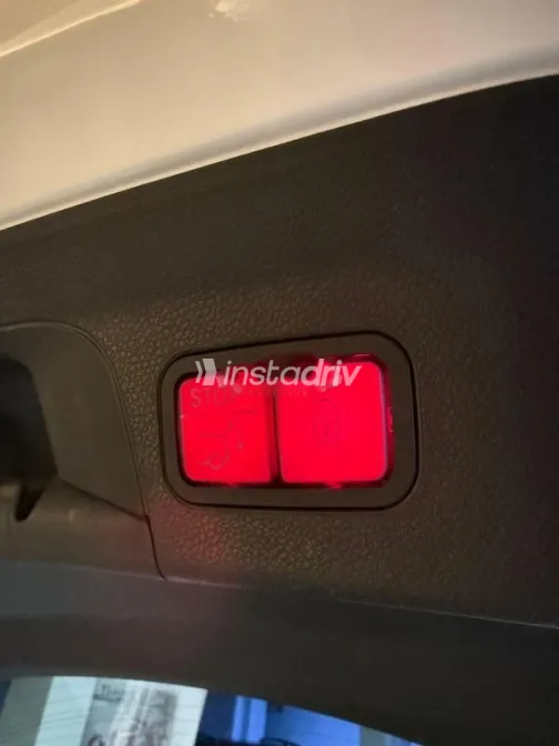 Mercedes GLC 250 2018 White Used for Sale - 7