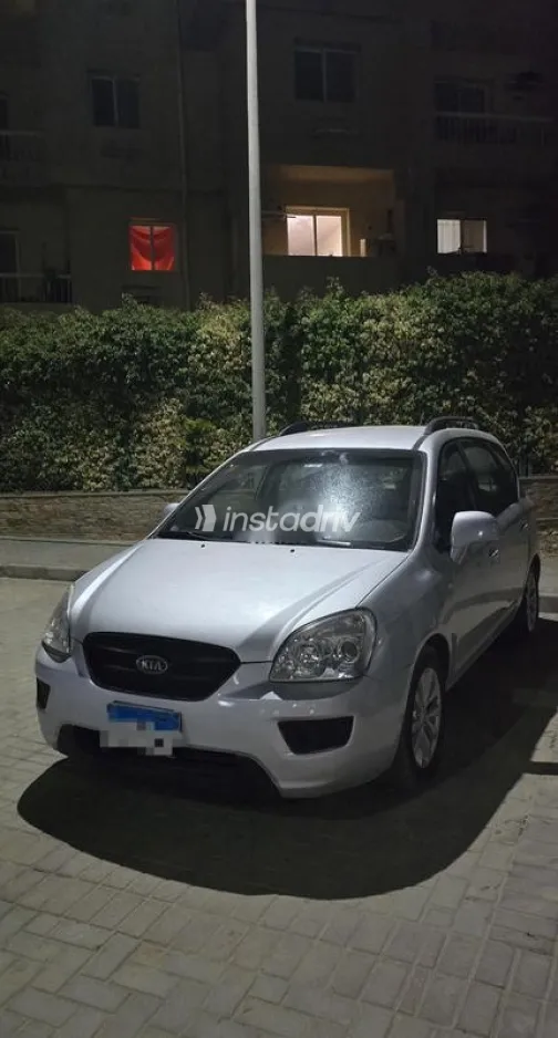 Kia Carens 2010 Silver Used for Sale - 1