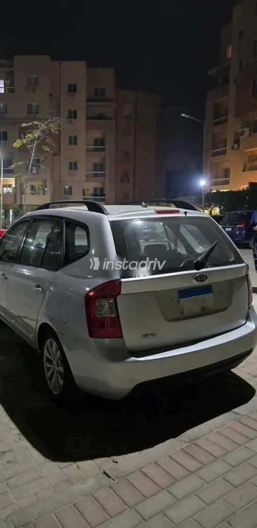 Kia Carens 2010 Silver Used for Sale - 2