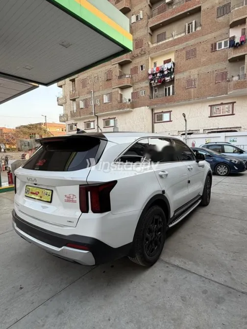 Kia Sorento 2025 White Used for Sale - 3