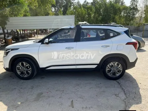 Kia Seltos 2023 White Used for Sale - 2