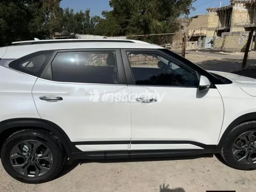 Kia Seltos 2023 White Used for Sale - 3