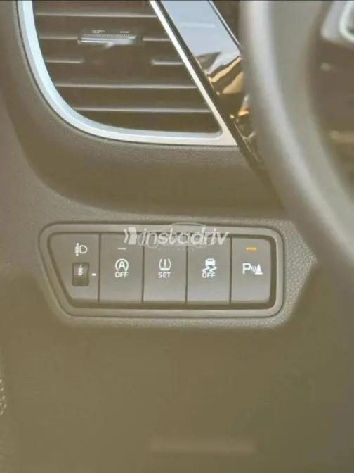Kia Seltos 2023 White Used for Sale - 5