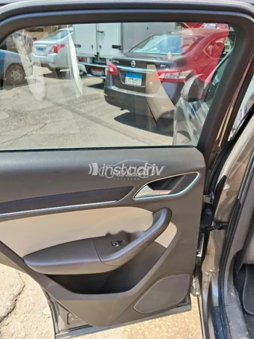 اودي Q3 2015 رمادي غامق مستعملة للبيع - 7