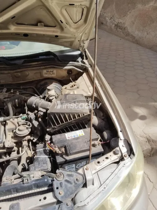 نيسان صنى 2007 ذهبي مستعملة للبيع - 4