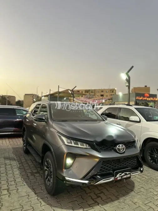 Toyota Fortuner 2023 Gray Used for Sale - 10