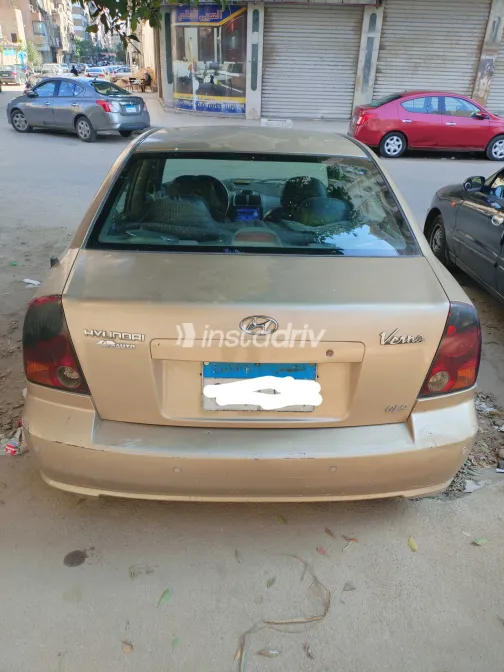 Hyundai Verna 2004 White Used for Sale - 1