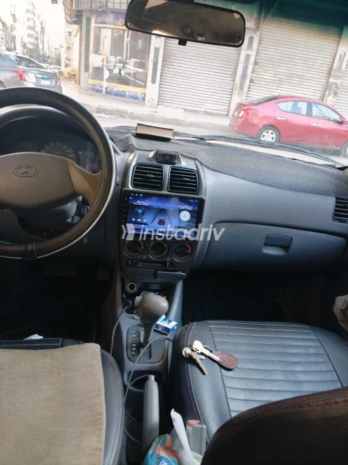 Hyundai Verna 2004 White Used for Sale - 4