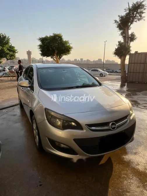 اوبل أسترا 2021 أبيض مستعملة للبيع - 1