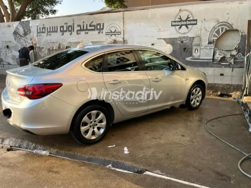 اوبل أسترا 2021 أبيض مستعملة للبيع - 2