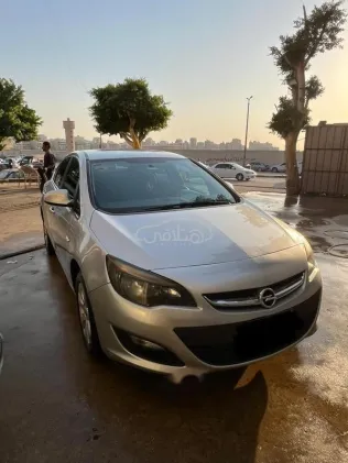 اوبل أسترا 2021 أبيض مستعملة للبيع