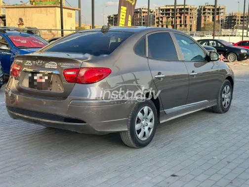 Hyundai Elantra 2018 Brown Used for Sale - 5