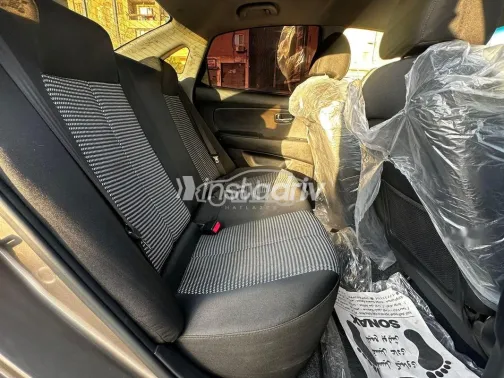 Hyundai Elantra 2018 Brown Used for Sale - 7