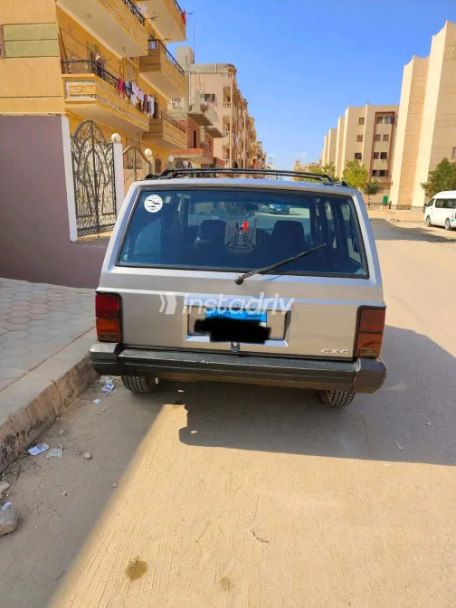 Jeep Cherokee 1995 White Used for Sale - 4