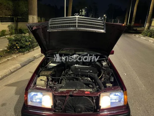 Mercedes E 200 1991 White Used for Sale - 1