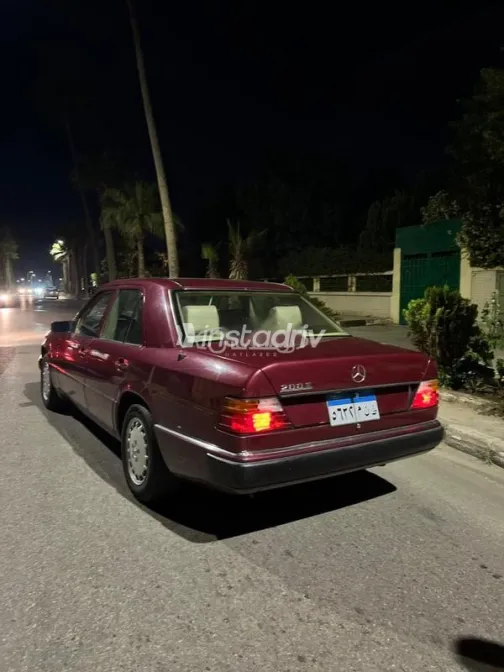 Mercedes E 200 1991 White Used for Sale - 4