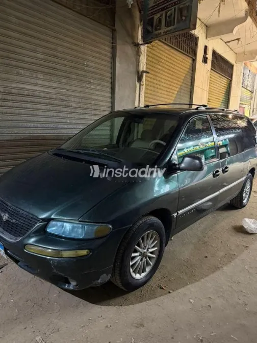 كرايسلر فويجر 2000 أخضر مستعملة للبيع - 1
