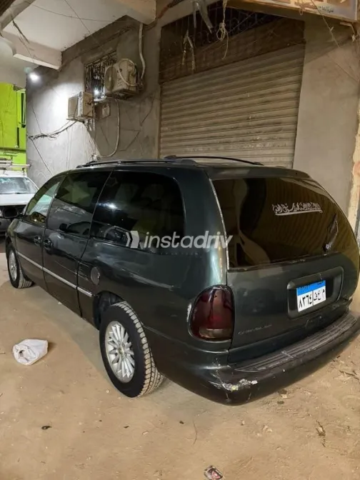 كرايسلر فويجر 2000 أخضر مستعملة للبيع - 2
