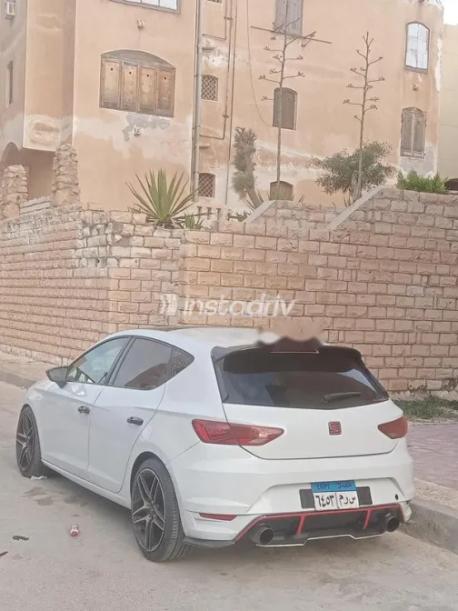 Seat Leon 2019 White Used for Sale - 1
