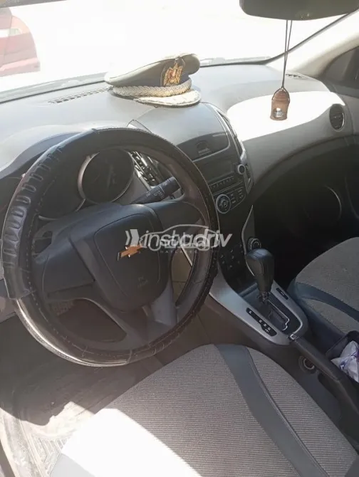 Chevrolet Cruze 2017 White Used for Sale - 2